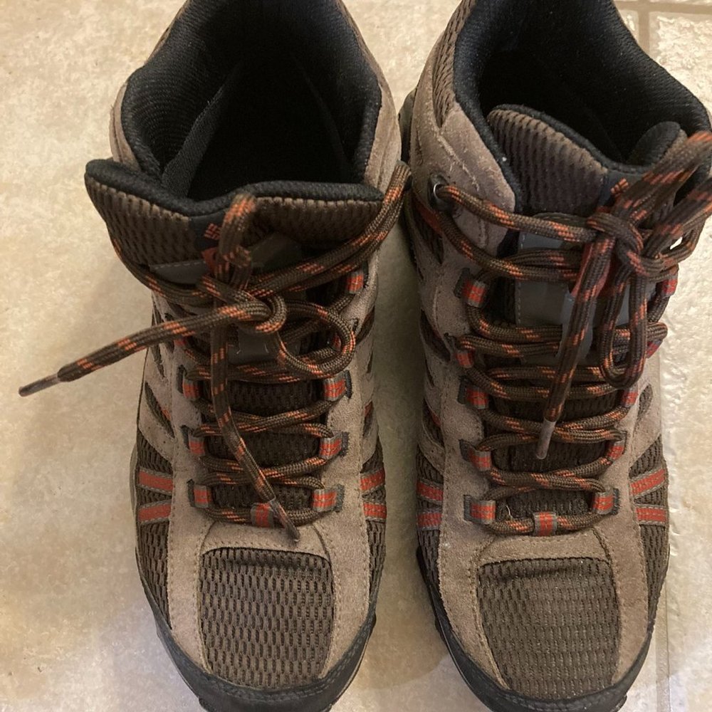 Men's Columbia north plains hiking shoes size 9.5